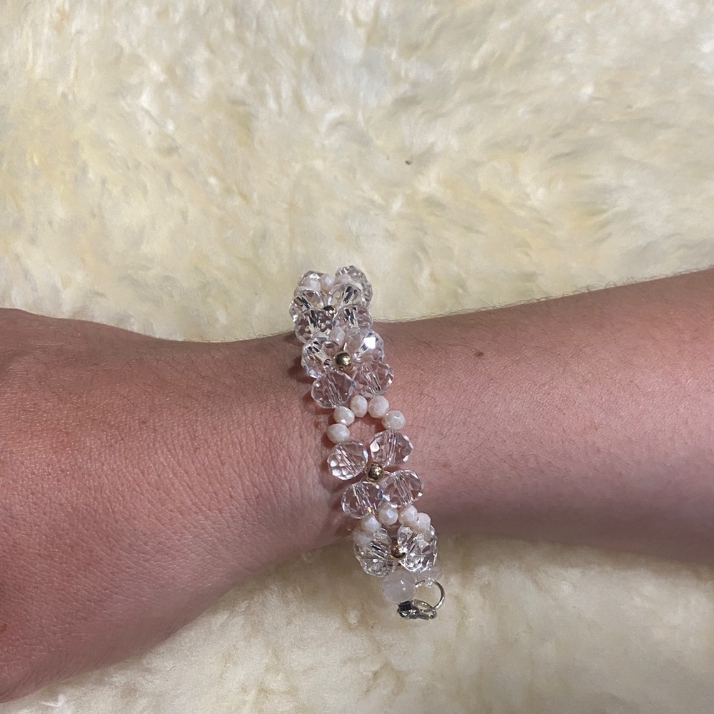 Elegant Crystal and Pearl Bracelet